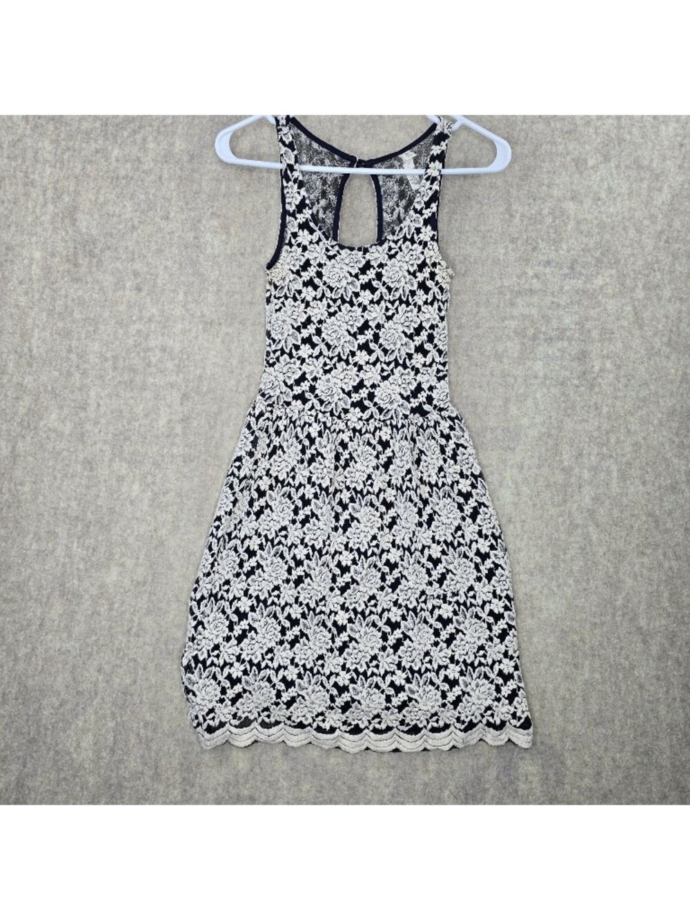Lace Overlay Women Sleeveless Black & White Dress Size Medium Elegant Fit USA